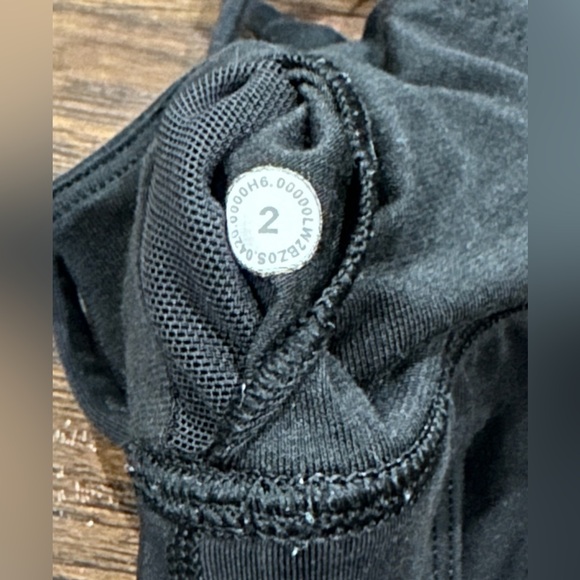 lululemon athletica Women's Black Sports Bra Size 2 - Picture 4 of 6